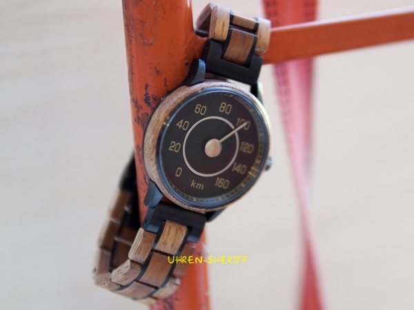 Einzeigeruhr aus Holz von WAIDZEIT